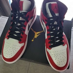 SOLD OUTSIDE OF POSH Jordan 1 Mid Chicago